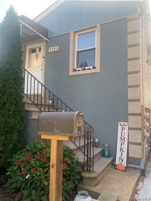 Duplex in Bronx NY 3188 Rawlins Avenue 3.jpg