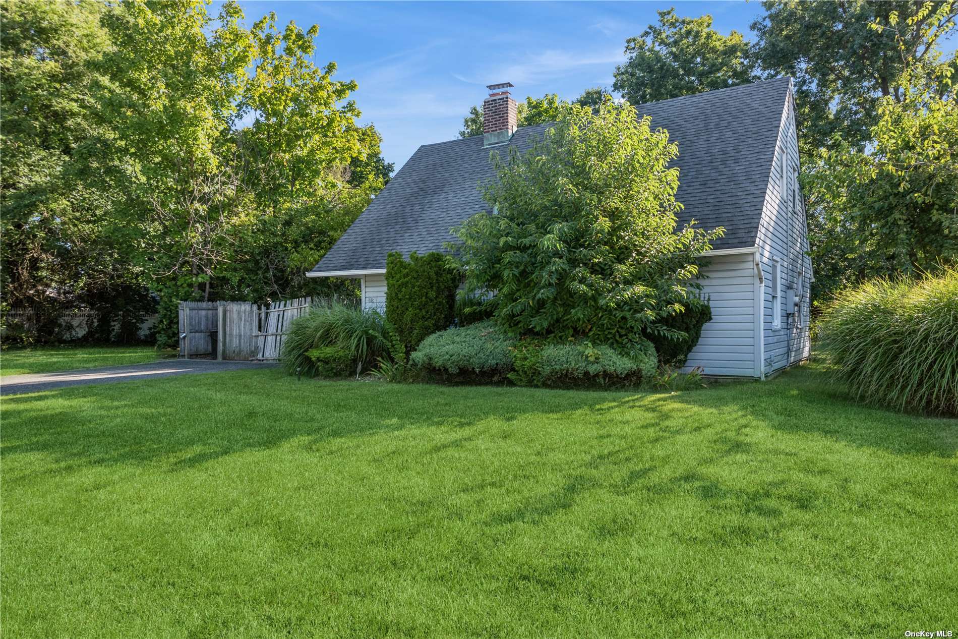 48 Bloomingdale Rd, Levittown, NY 11756 photo
