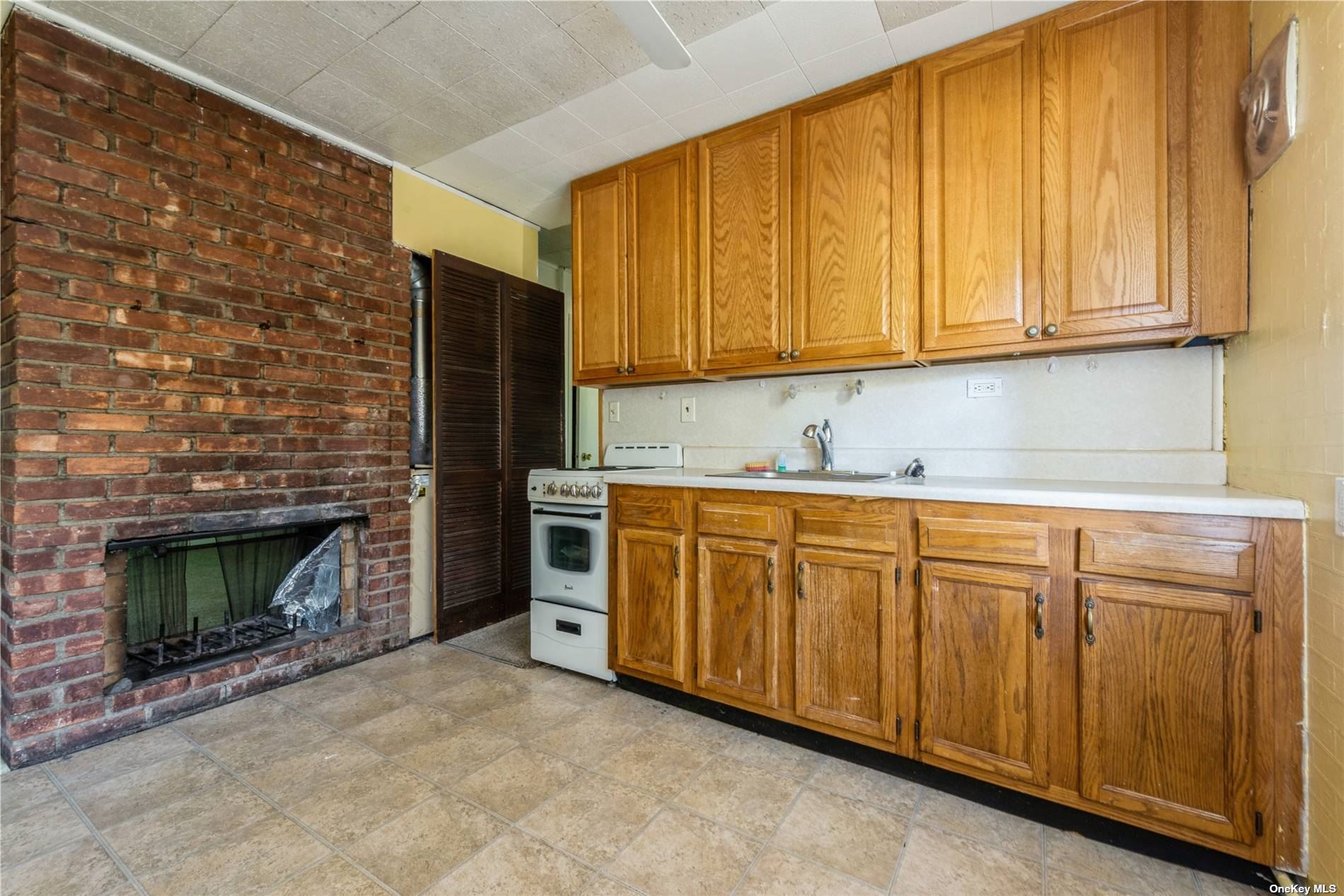 48 Bloomingdale Rd, Levittown, NY 11756 photo
