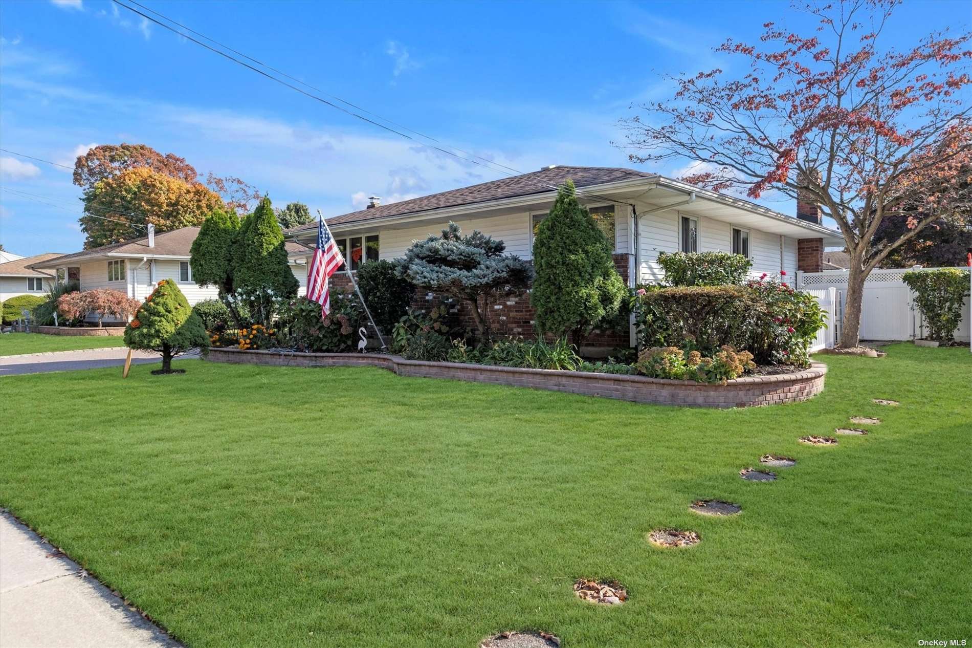 6 Evans Ave, Farmingdale, NY 11735 photo
