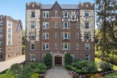 Stock Cooperative in Bronxville NY 1440 Midland Avenue #1D.jpg