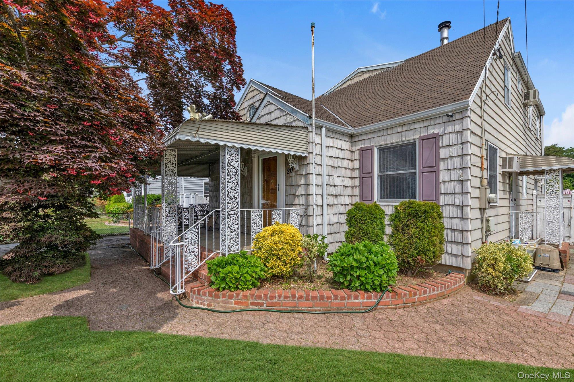 20 Francine Dr, Massapequa, NY 11758