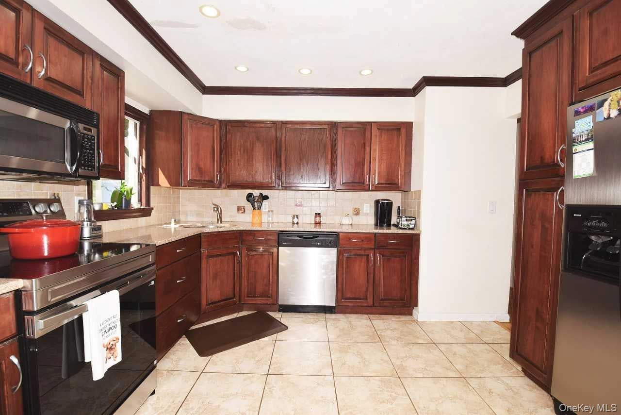 90 Cornell Dr, Smithtown, NY 11787 photo