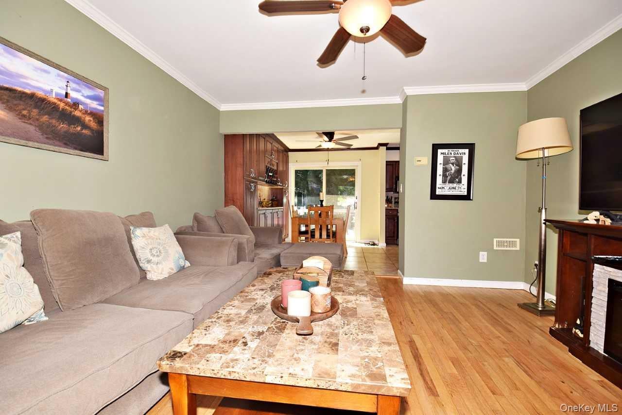 90 Cornell Dr, Smithtown, NY 11787 photo