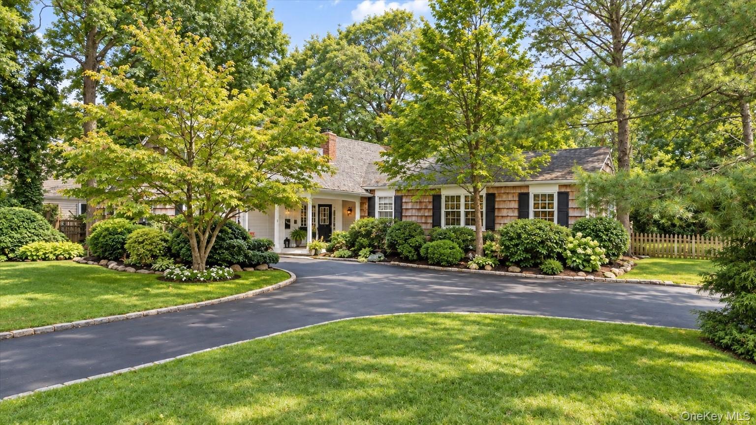 10 Rancher Pl, Huntington, NY 11743
