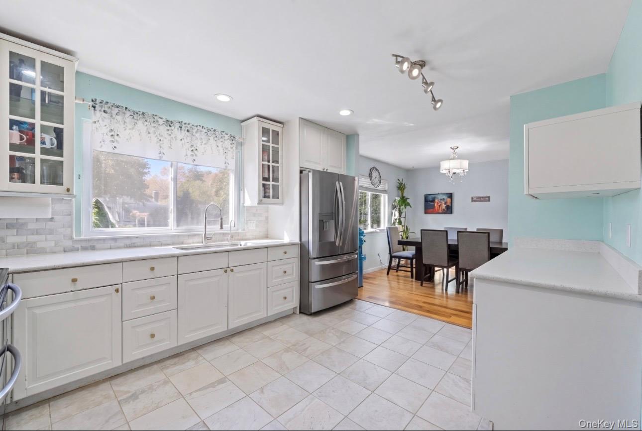 18 Magic Mountain Dr, Coram, NY 11727 photo