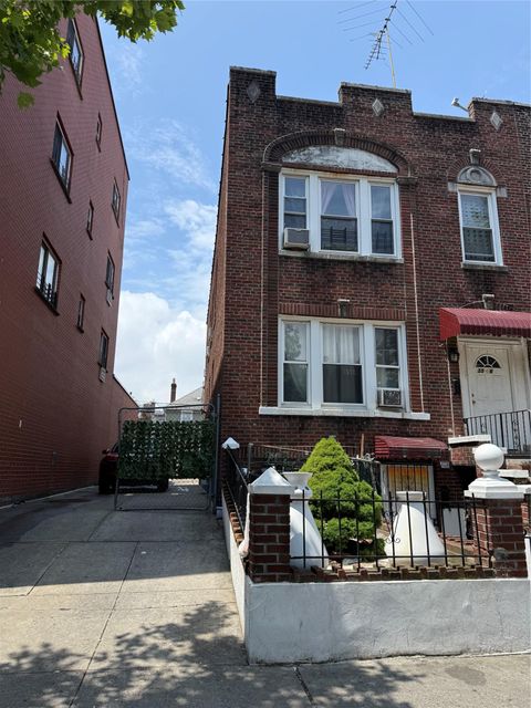Triplex in Jackson Heights NY 35-46 92 St Street.jpg