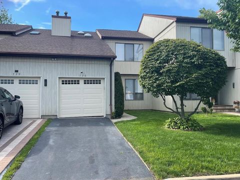 Townhouse in Baldwin NY 728 Woodland Estates Drive.jpg