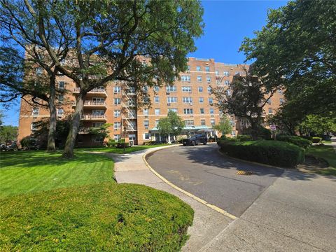 Condominium in Howard Beach NY 151-35 84th Street #1C.jpg