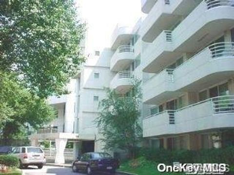 Condominium in Great Neck NY 88 Cuttermill Road #112.jpg