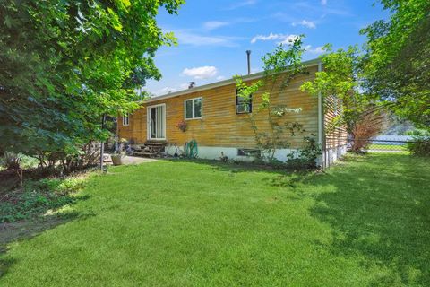 Single Family Residence in Port Jefferson Station NY 106 Montrose Drive 5.jpg