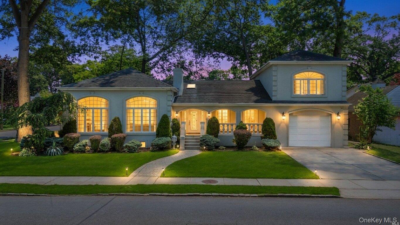 252 Cornwell Ave, Malverne, NY 11565