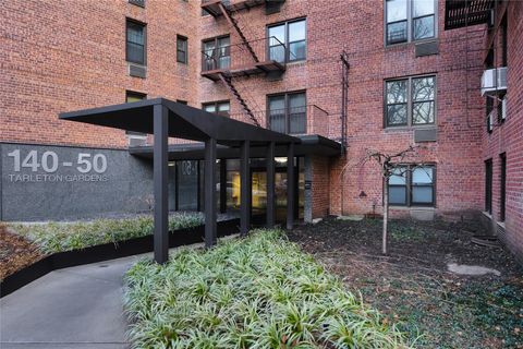 Stock Cooperative in Briarwood NY 140-50 Burden Crescent Cres #1D.jpg