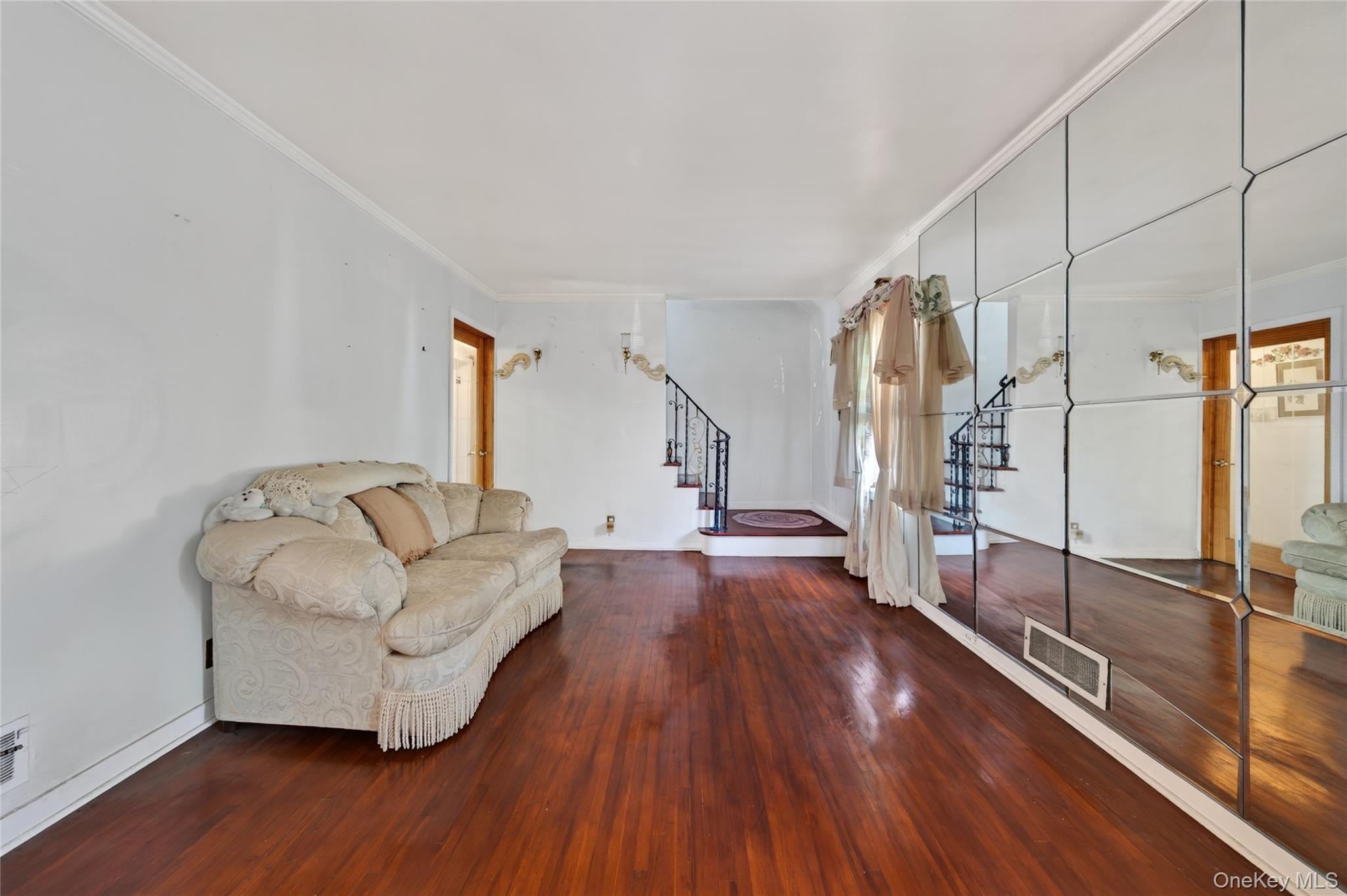 31 Circle Dr, Elmont, NY 11003 photo