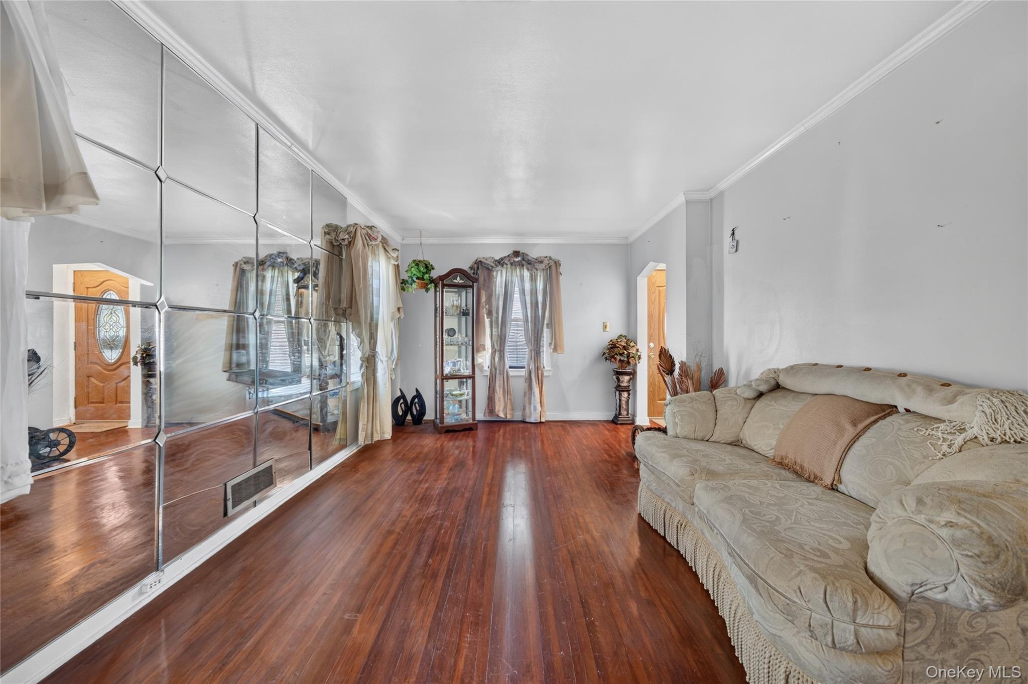 31 Circle Dr, Elmont, NY 11003 photo