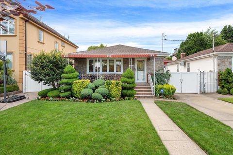 Single Family Residence in Howard Beach NY 91-23 156th Avenue.jpg