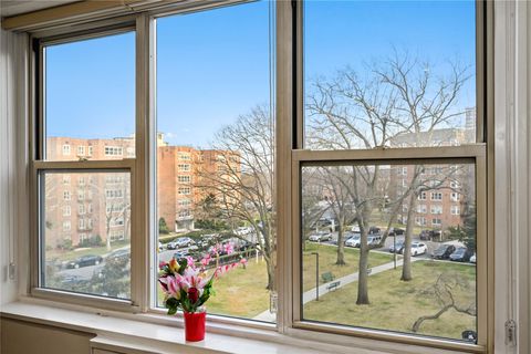 Stock Cooperative in Bayside NY 18-40 211th Street #4E.jpg