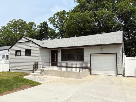 Single Family Residence in West Hempstead NY 747 Janos Lane.jpg