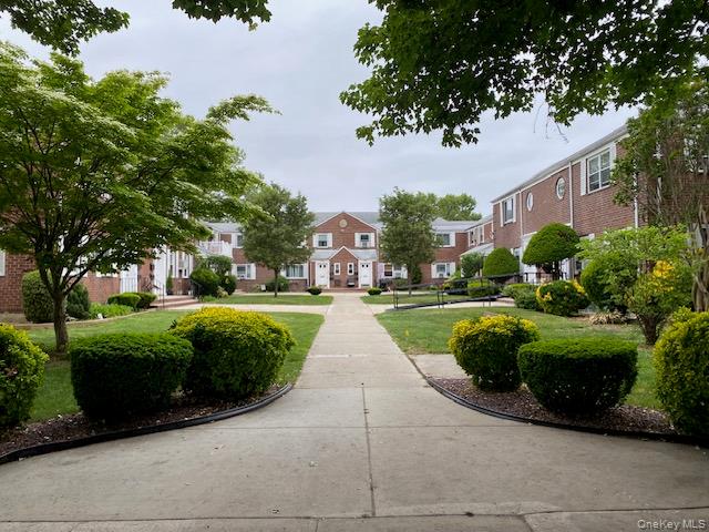 254 25 75th Ave, Glen Oaks, NY 11004