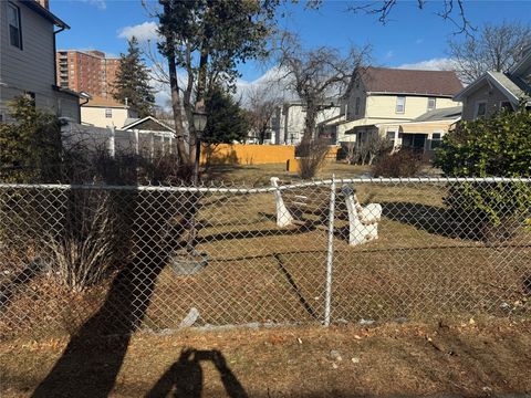  in Springfield Gardens NY 168-13 140 Avenue.jpg