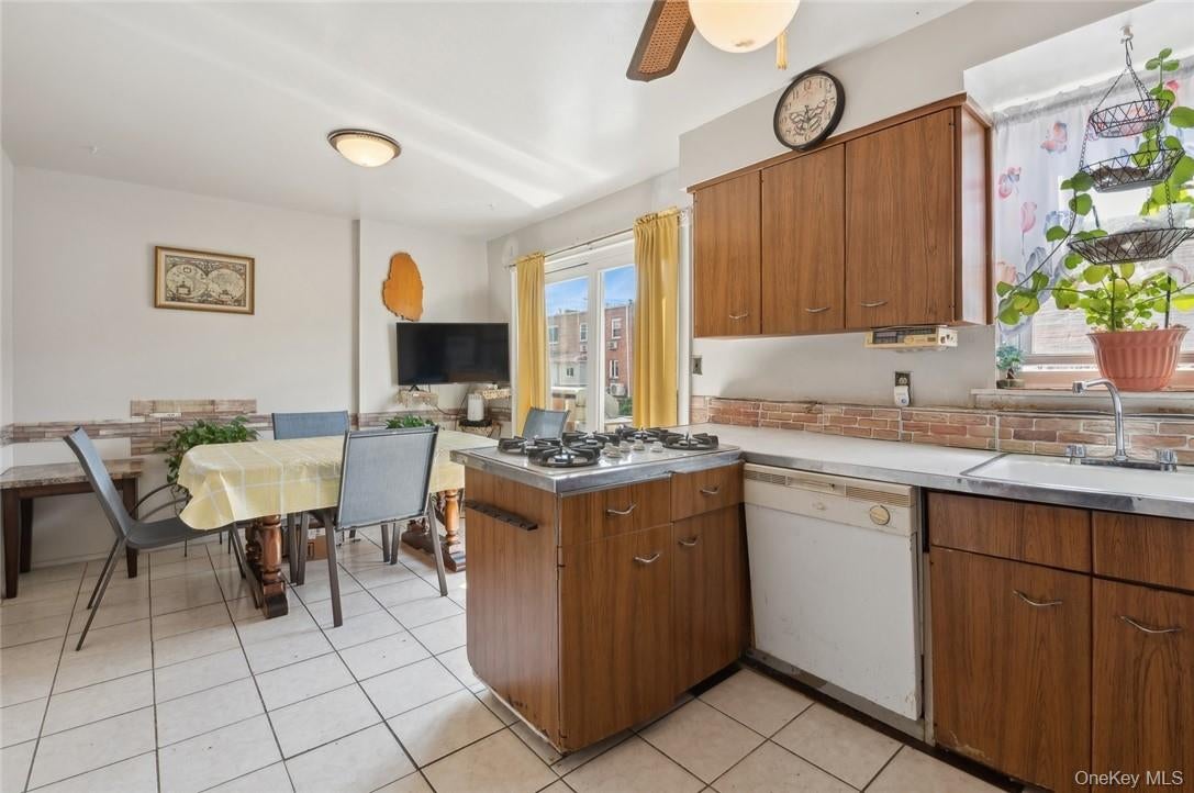 10560 Flatlands 2 St, Brooklyn, NY 11236 photo