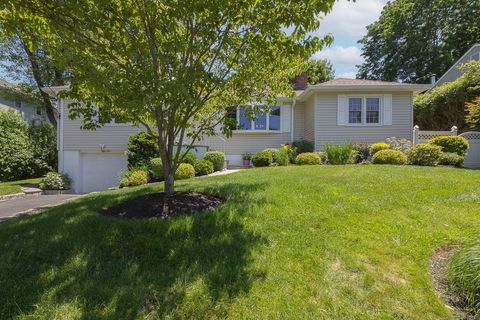 Single Family Residence in Thornwood NY 55 Bainbridge Avenue.jpg