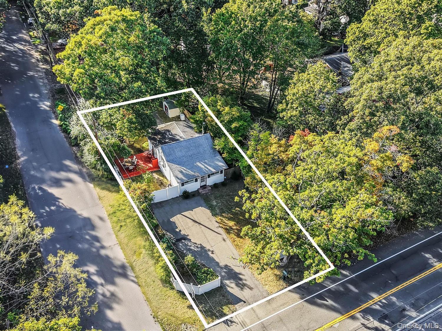 60 Evergreen Dr, Selden, NY 11784