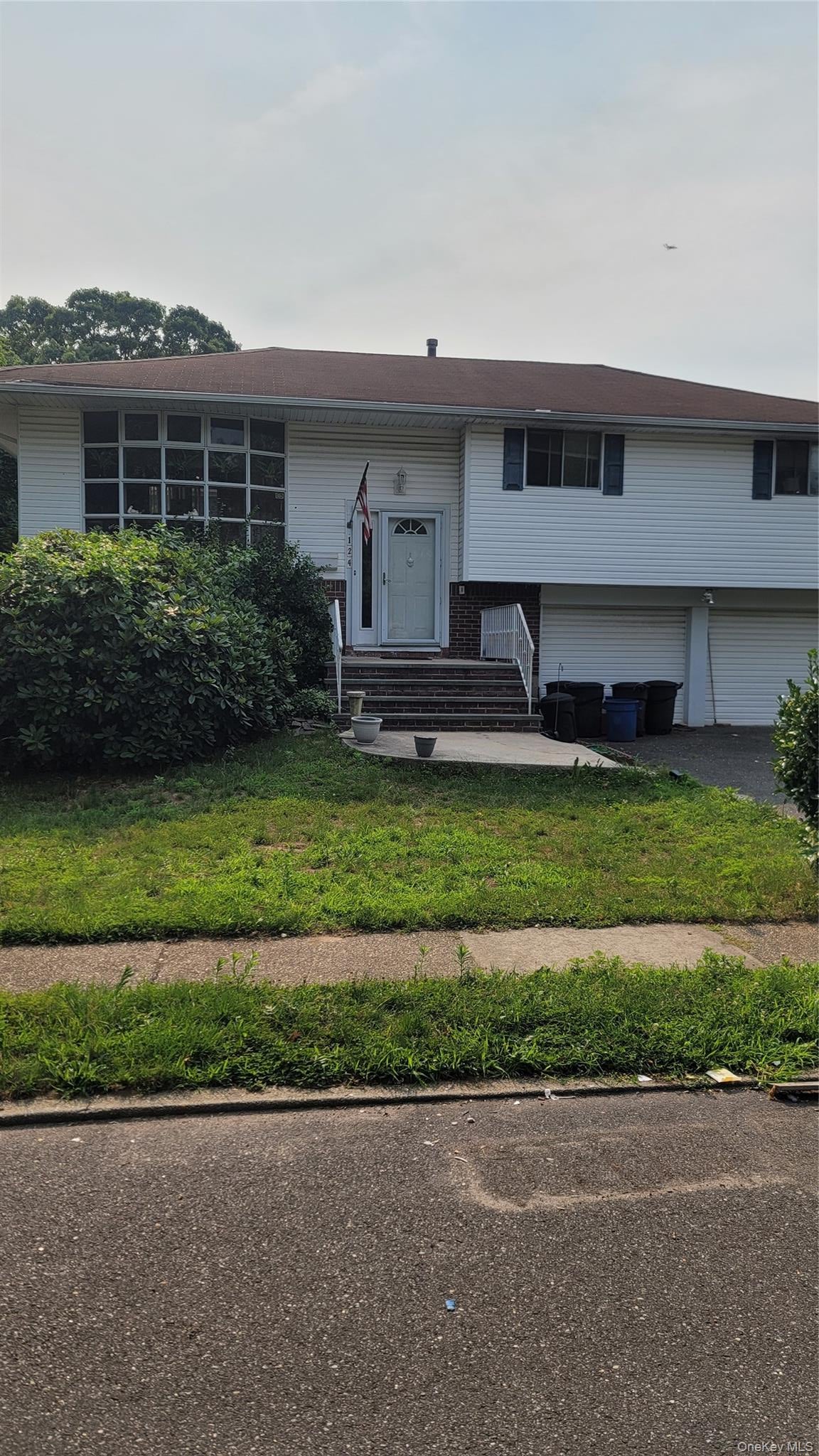 124 Wright Ave, Deer Park, NY 11729