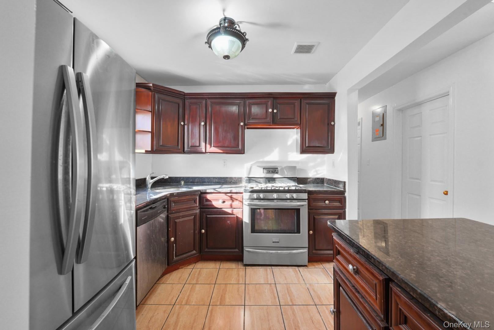 24527 148th Ave, Rosedale, NY 11422 photo
