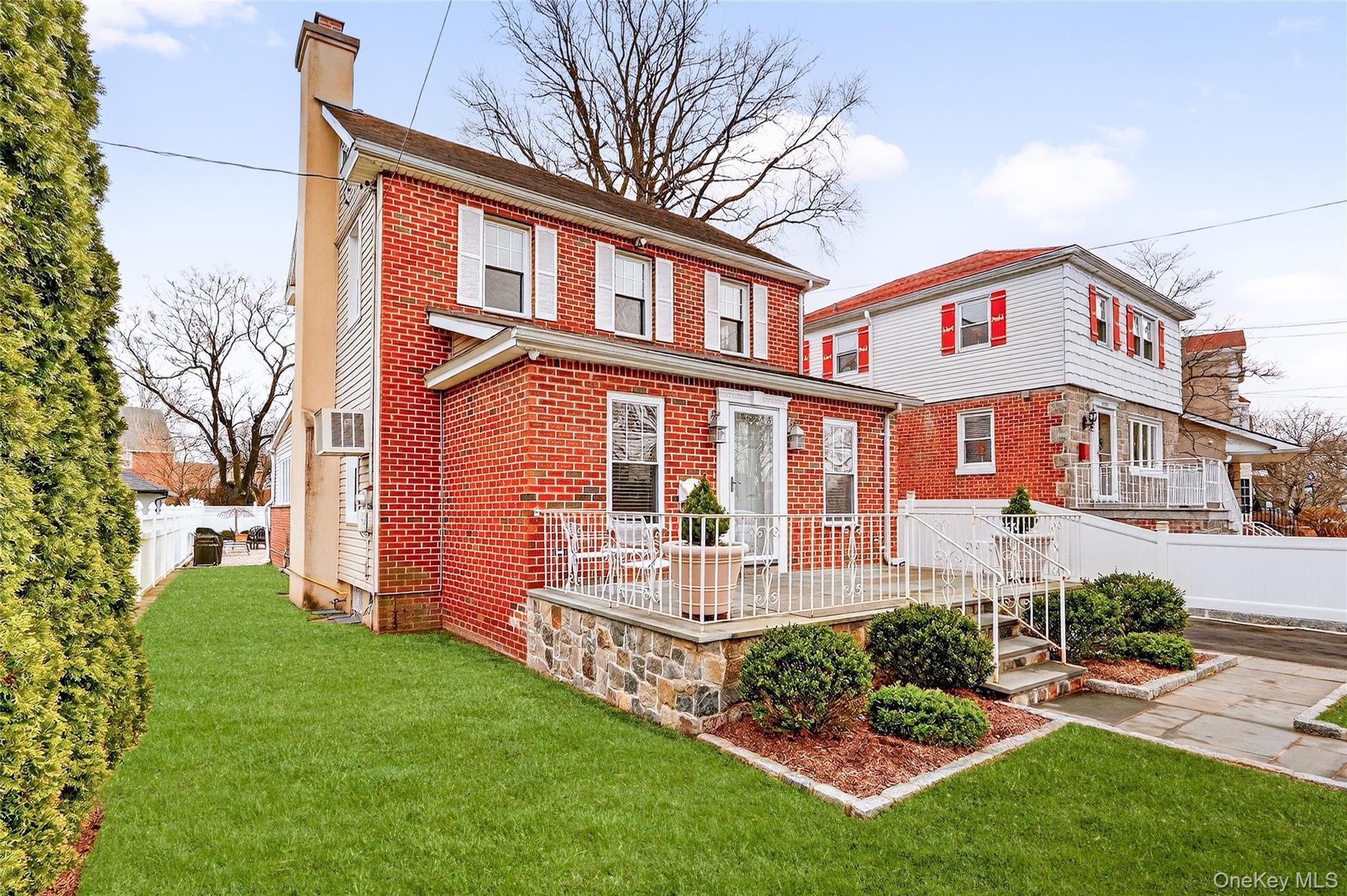 3334 Country Club Rd, Bronx, NY 10465
