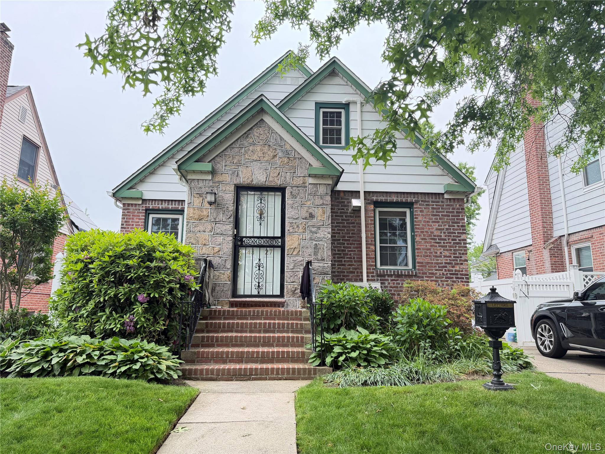 48 27 213th St, Bayside, NY 11364