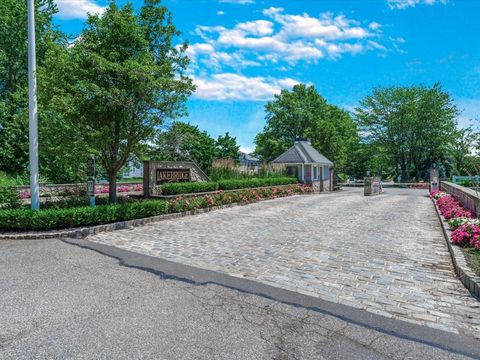 Condominium in Kings Park NY 55 Lakebridge Drive.jpg