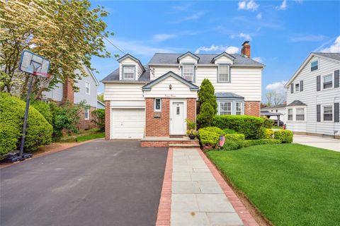 Single Family Residence in Baldwin NY 1515 Kenneth Avenue.jpg