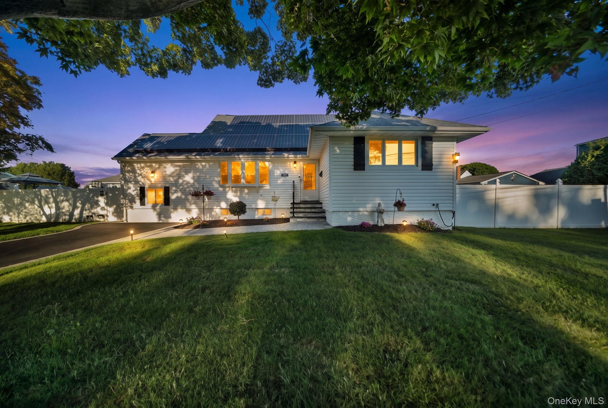 103 Queens Ave, West Babylon, NY 11704