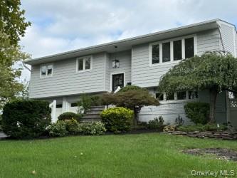 6 Oatley Pl, Commack, NY 11725