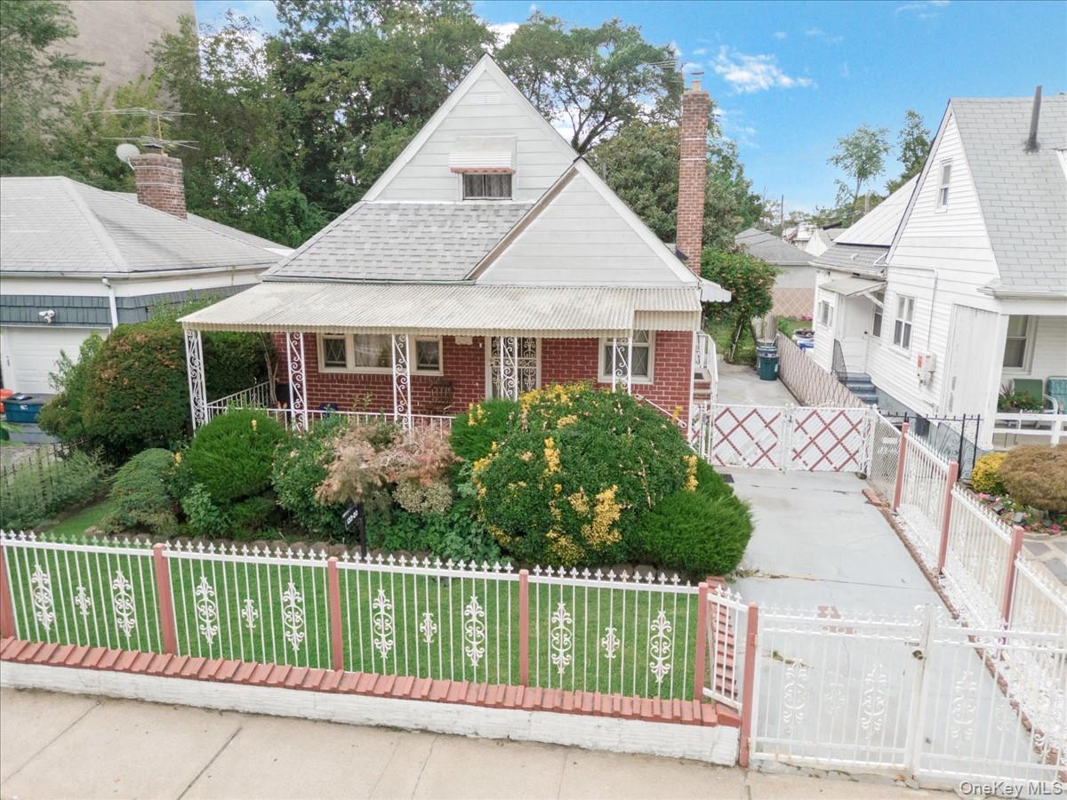 13320 234th St, Rosedale, NY 11422