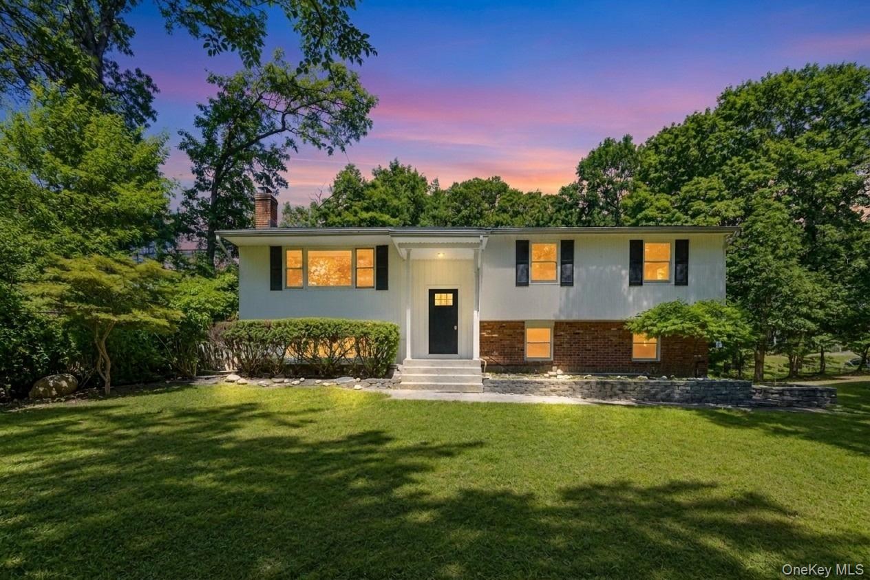 42 Noahs Path, Rocky Point, NY 11778