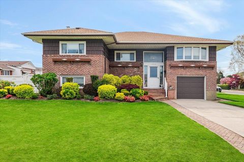 Single Family Residence in Baldwin Harbor NY 3208 Grand Boulevard.jpg