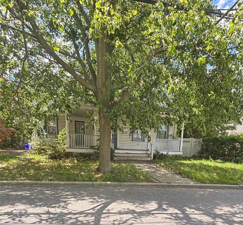 Single Family Residence in Babylon NY 252 Locust Avenue.jpg