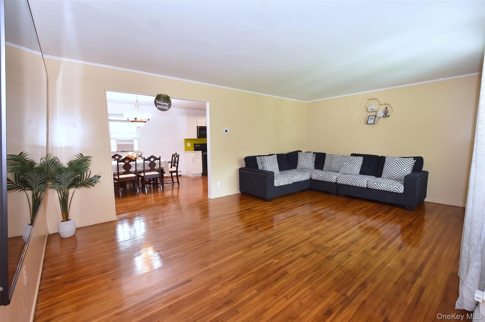 15 Center Ave, Bay Shore, NY 11706 photo