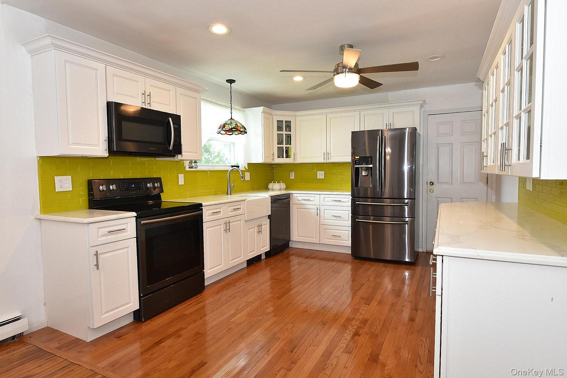 15 Center Ave, Bay Shore, NY 11706 photo