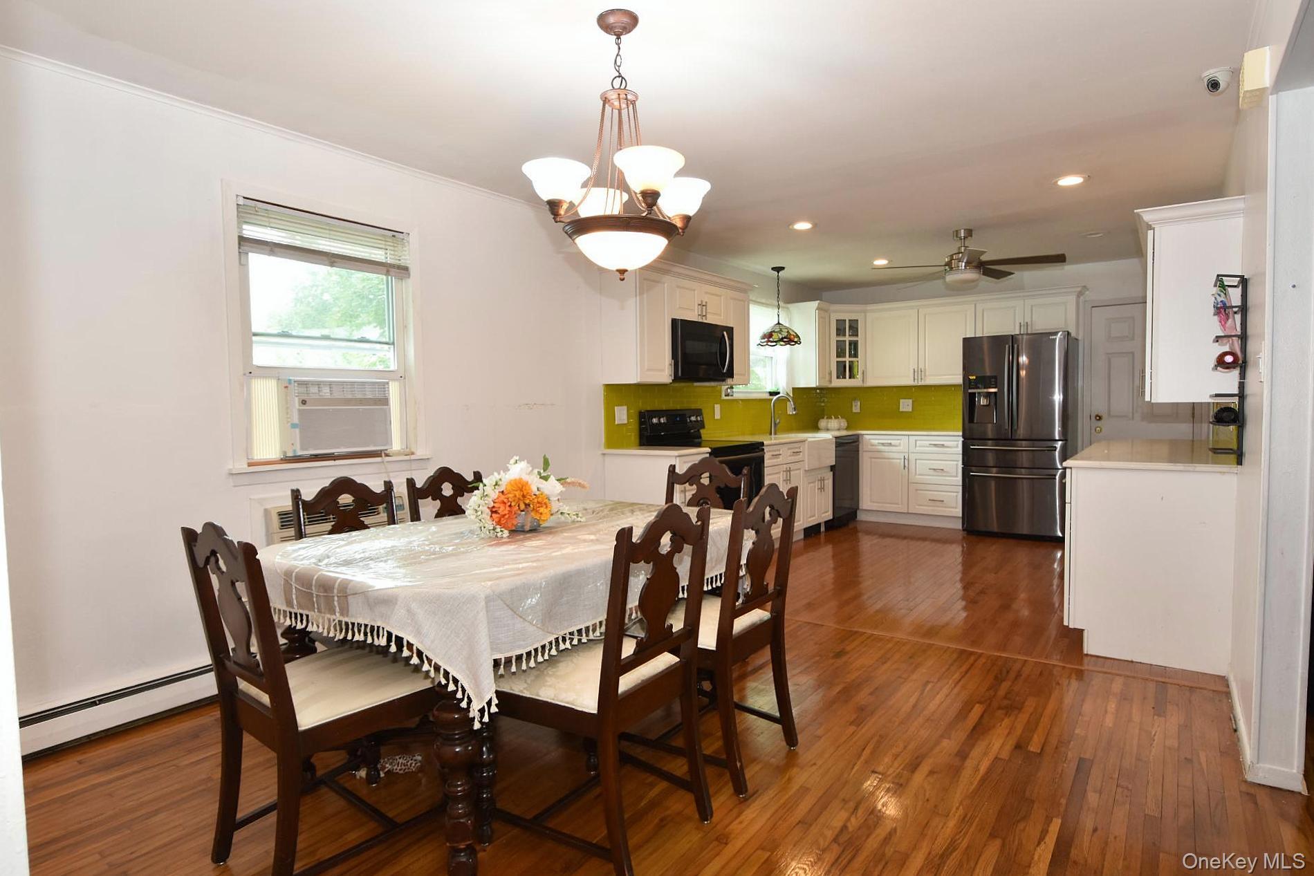 15 Center Ave, Bay Shore, NY 11706 photo