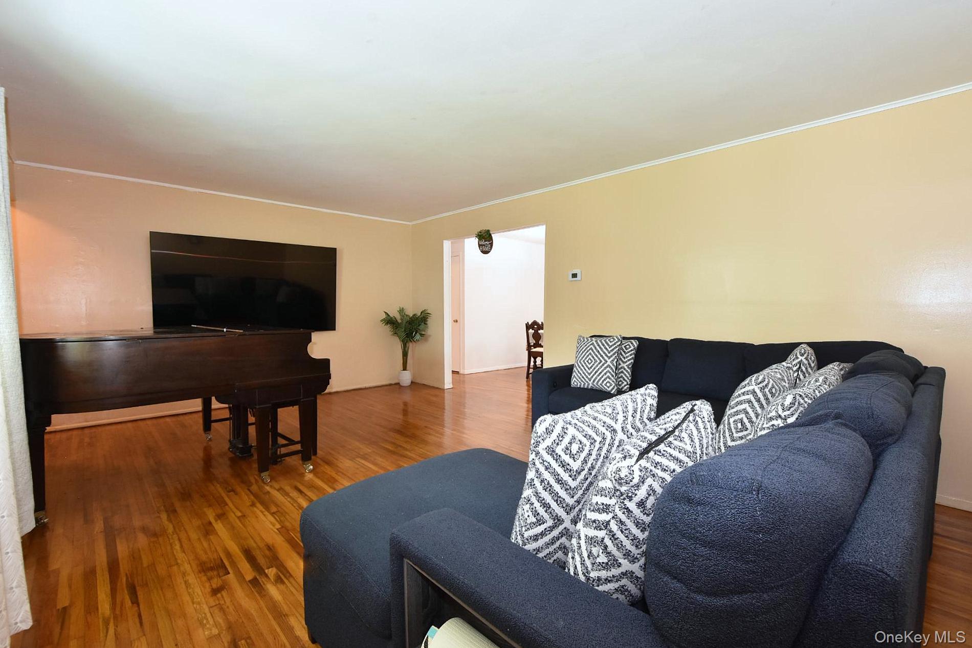 15 Center Ave, Bay Shore, NY 11706 photo