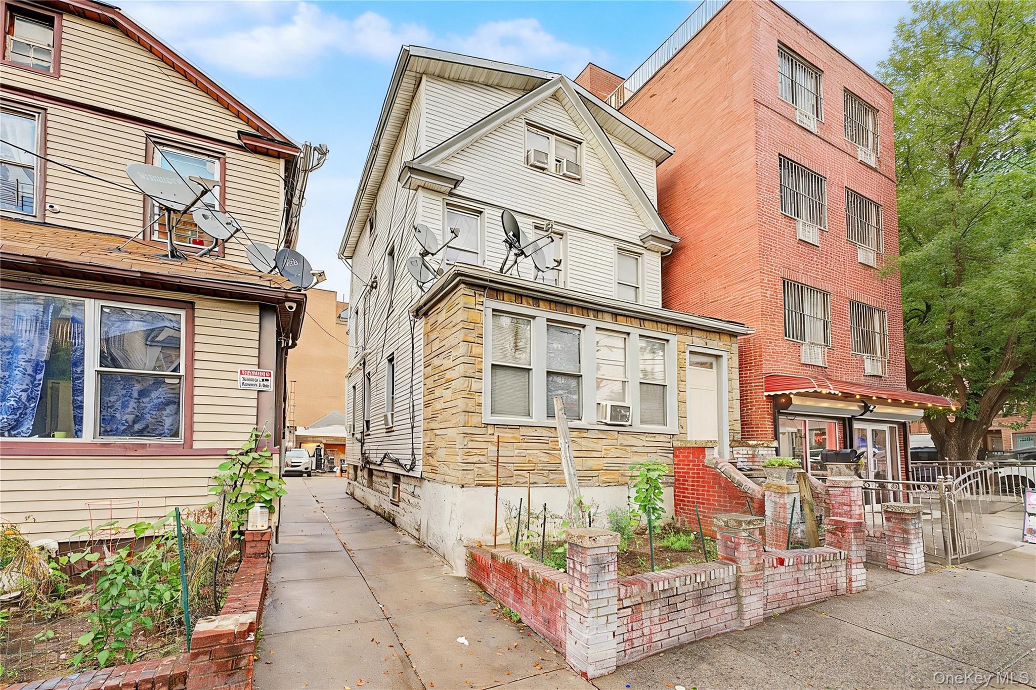 3727 111th St, Corona, NY 11368