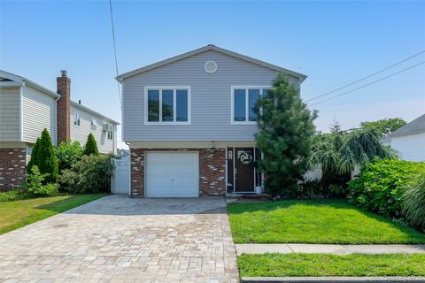 Single Family Residence in Babylon NY 29 S Bay Drive.jpg