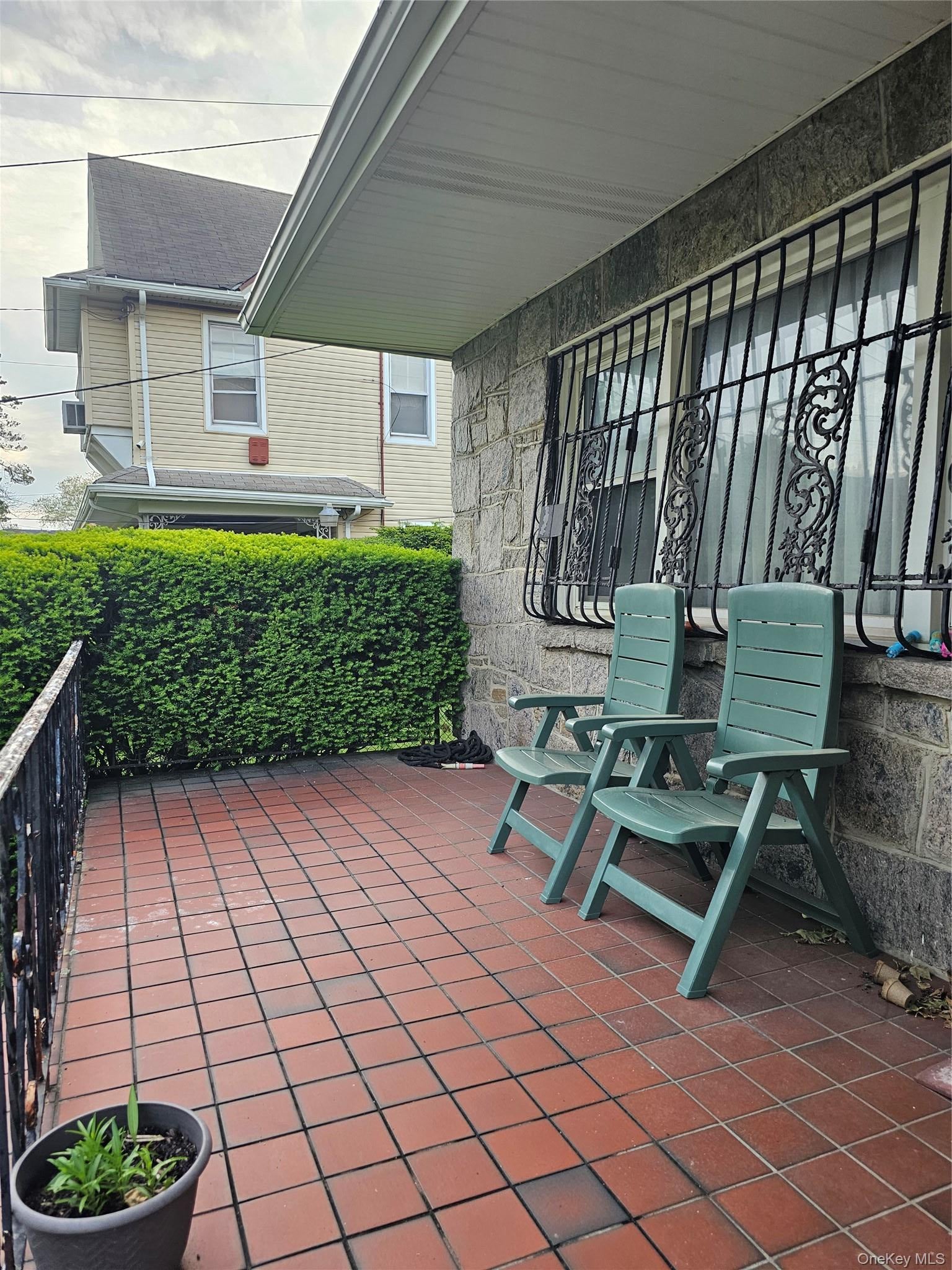 2528 Bessemund Ave, Far Rockaway, NY 11691 photo