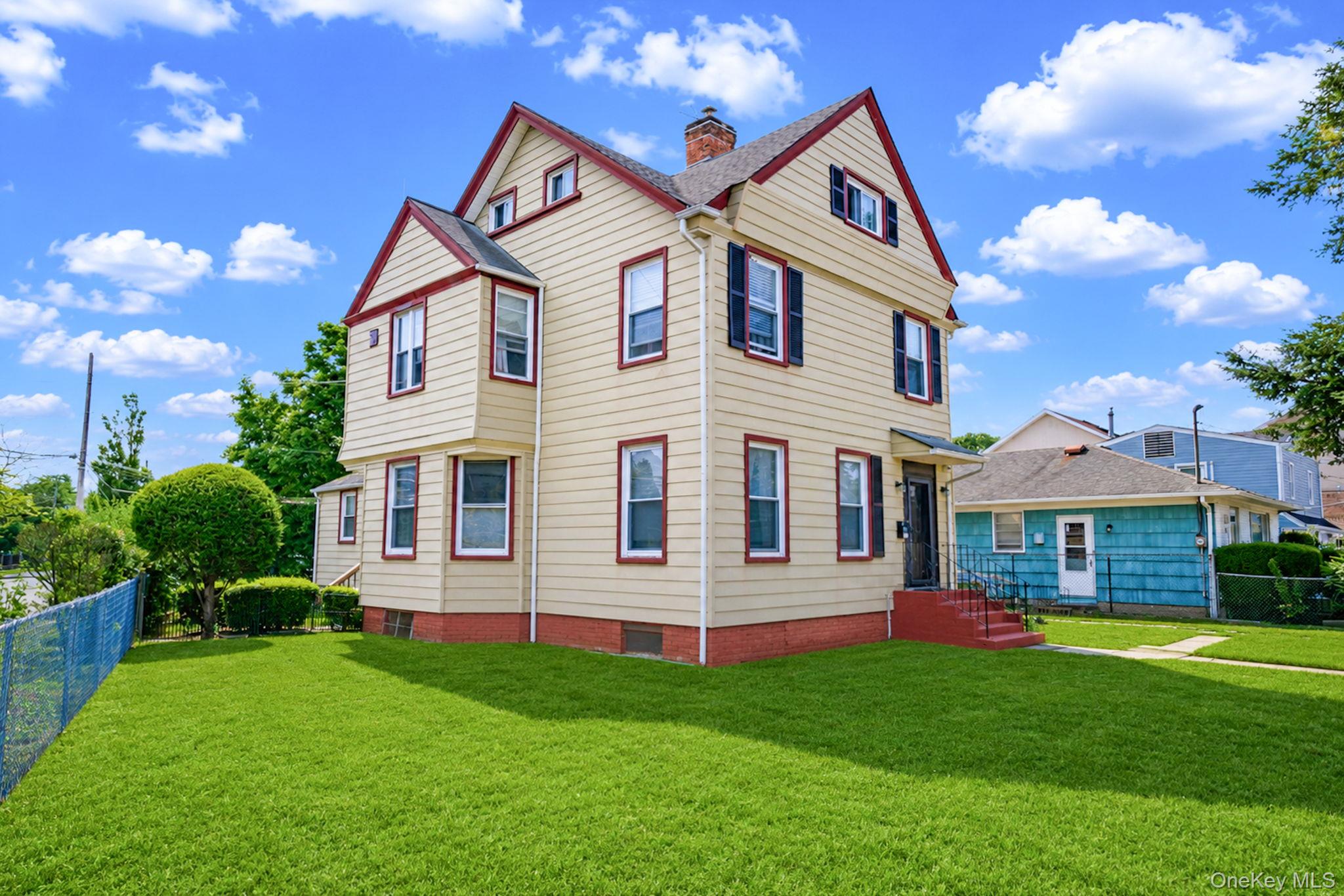 12 52 Bay Park Pl, Bayswater, NY 11691