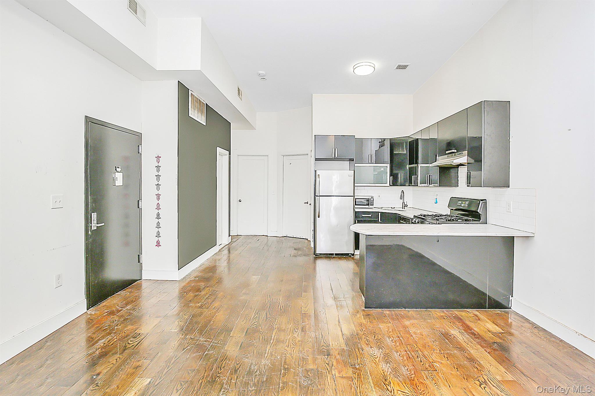 99 Eldert St, Brooklyn, NY 11207 photo