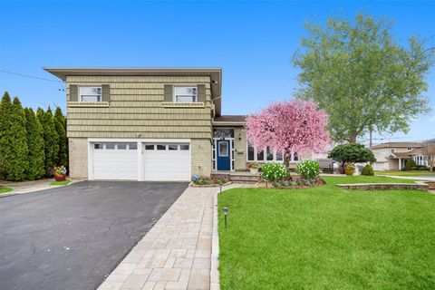Single Family Residence in Baldwin Harbor NY 732 Bonnie Drive.jpg