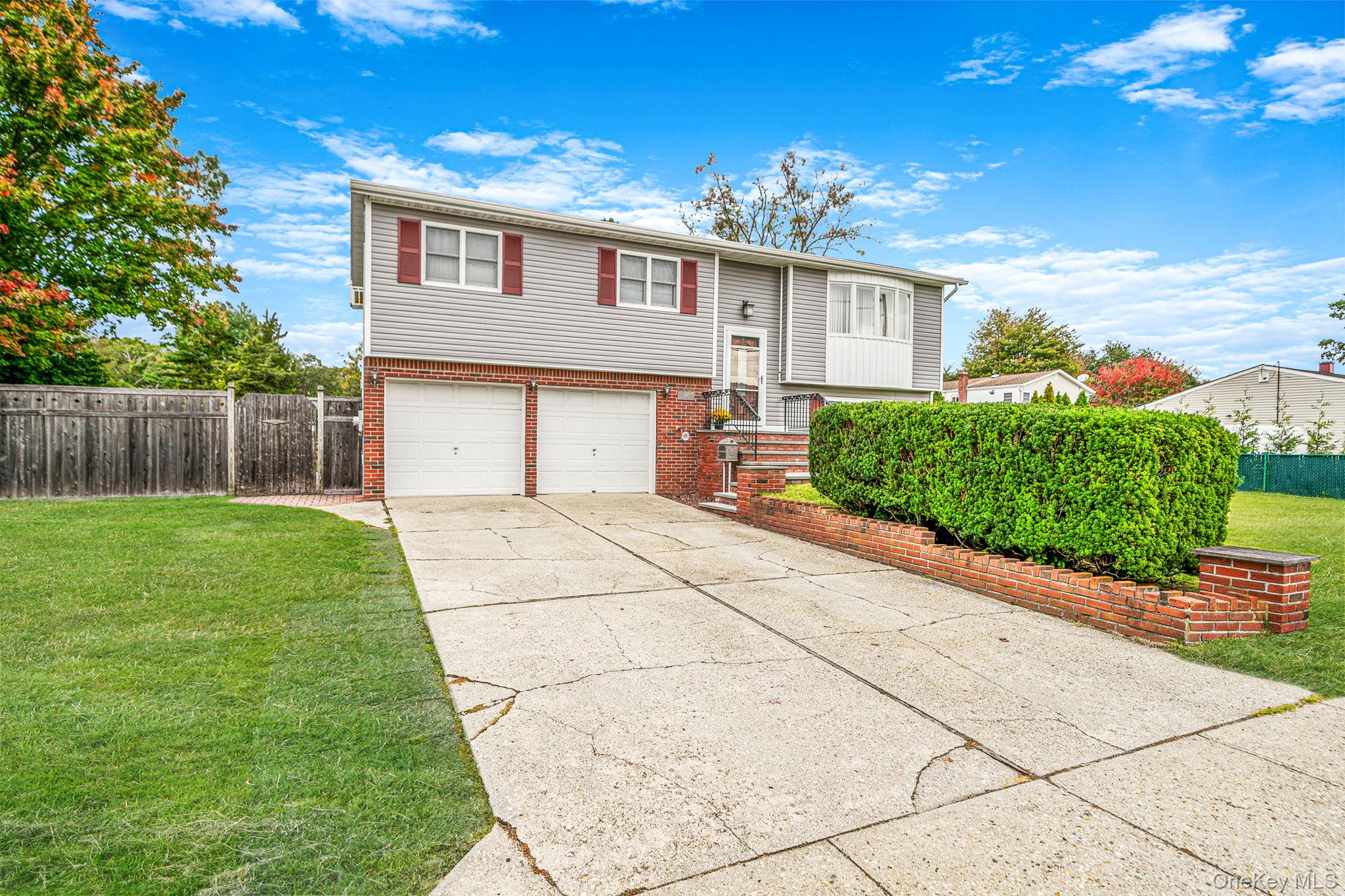 247 Orourke St, Brentwood, NY 11717